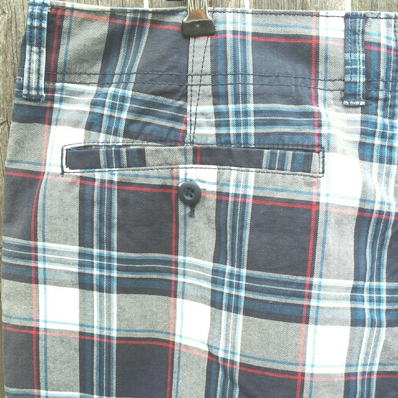 Old Navy Men's Flat Front Red White Blue Plaid Cotton Shorts 38 - Picture 4 of 6
